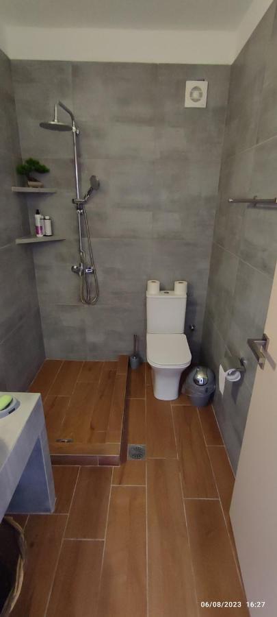 White Lotus Seaside Apartment Κίνι Εξωτερικό φωτογραφία